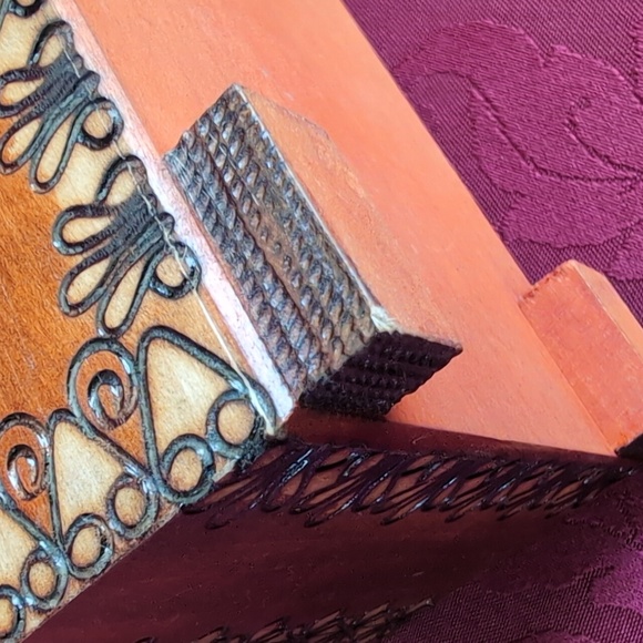 Krakow Wawel Wooden Polish Box with Lock and Key - Picture 13 of 14